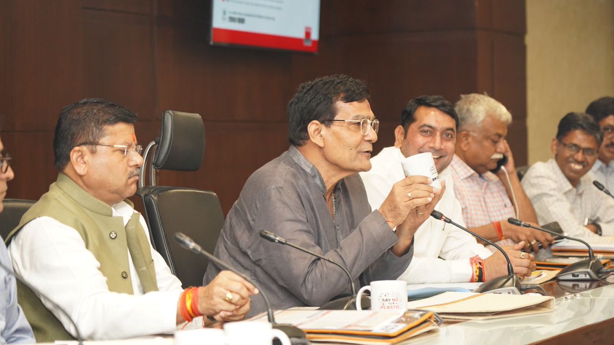 SBM_UP's tweet photo. नगर विकास मंत्री श्री एके शर्मा ने अपने विभाग से संबंधित 100 दिन के कार्यों की उपलब्धियां प्रस्तुत की
@UPGovt @aksharmaBharat @myogiadityanath
#GoodGovernance #HamaraUP https://t.co/pHzPWirV8I