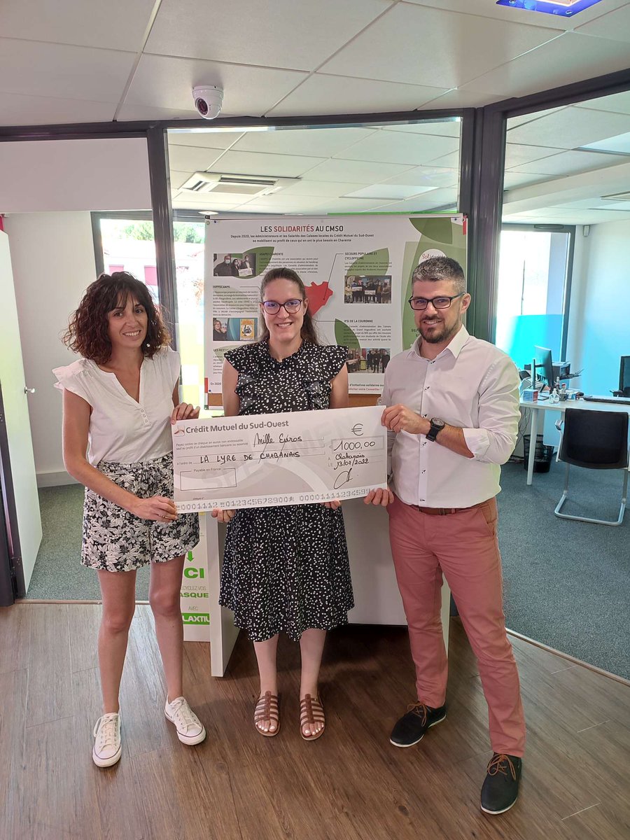 CmsoChabanais's tweet photo. C'est ça aussi le #CMSO. Savoir accompagner ses clients particuliers,professionnels mais aussi associations comme La Lyre de Chabanais (notre célèbre Banda) victime d'un cambriolage le mois dernier. Le dispositif Solidarité est là pour être au plus près de nos partenaires https://t.co/esHpHonBAF
