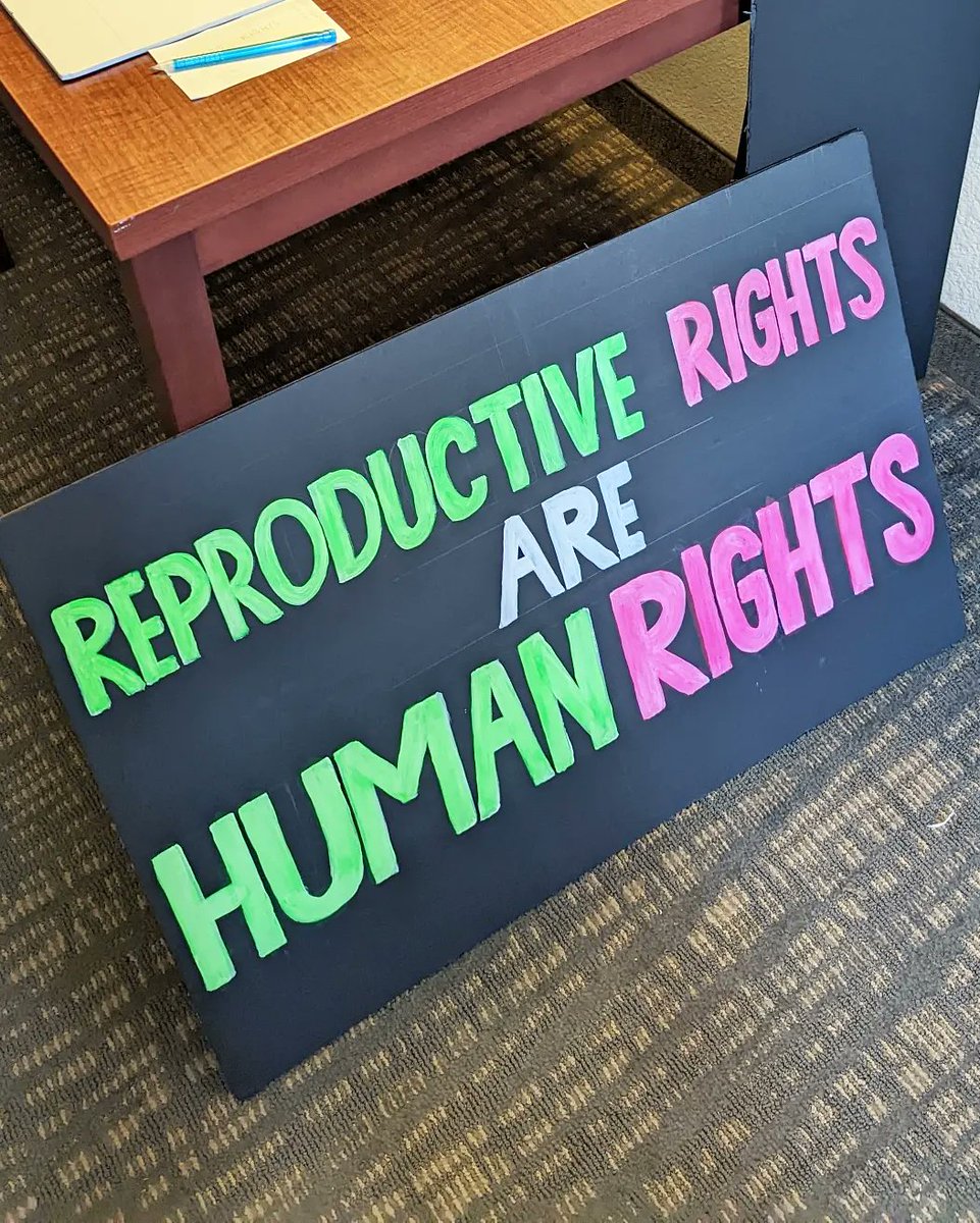 JayceePauline's tweet photo. 🧵1/4 I've spent the last 4 weeks at a @ResidenceInn just outside DC, &amp; today the hotel manager came by to say someone complained about my sign in the window &amp; I have to take it down. This is the sign: https://t.co/lSAG8NAmXx
