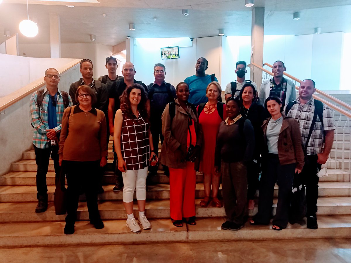 FebeCiudad's tweet photo. Excelente jornada del proyecto #ELINF del @VLIRUOS y el @CubaMES con las profesoras Maryam Asoodar e Ilse Sistermans de @MaastrichtU sobre digitalización de la educación. Aportando a la transformación digital de las universidades cubanas. #CubaViveYTrabaja https://t.co/z3jxiCW198