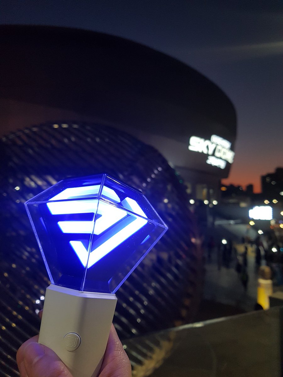 SJSJ1106_05's tweet photo. 와 슈퍼쇼 이후 3년만이고 실물영접은 2년만에 드디어 오늘ㅠㅠ
첫콘 후기 친구한테 듣고 기대감 MAX찍음 
18시간 이따 봐 슈주야💙💙 https://t.co/aUbgBonjL5