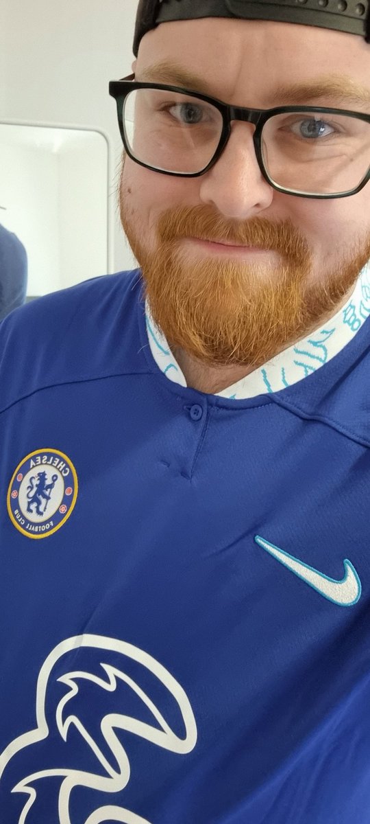 Blueboy_21's tweet photo. Thanks to @KingFlipper_ for the new @ChelseaFC Shirt for the new season. Its always a pleasure to win you FPL league I just hope that someone can challenge my 2 years of domination this season. #ReturningChamp https://t.co/iul1uZoHPI