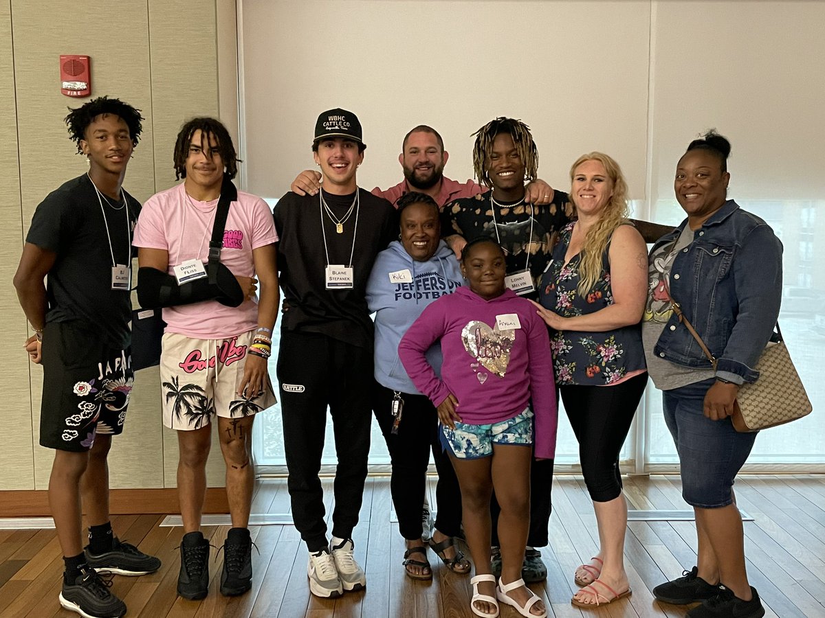 Orientation Day
“The Gangs All Here” (missing a few)
This is so Bittersweet 
So happy for them to be moving on but so sad to see them go🥺
#MyBoys
#Family
#UIU <a href="/Upper_Iowa_FB/">Upper Iowa Football</a> <a href="/lonny_melvin/">Lonny Melvin Jr</a> <a href="/stepanek57/">brentstepanek</a> <a href="/mkfliss/">Molly Fliss</a> <a href="/FlissDionte/">Dionte Fliss</a> <a href="/blaine_stepanek/">Blaine Stepanek</a>