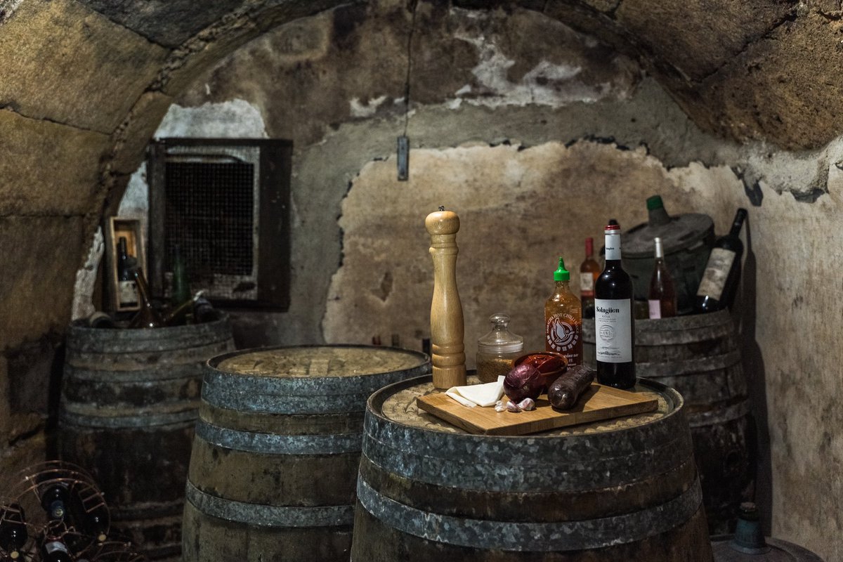 piperbeltz_'s tweet photo. Nueva #PiperReceta el domingo!
¿#piperbeltz bajo tierra?
En esta nueva receta que os presentaremos el domingo nos sumergimos en un lugar mágico: un calado tradicional de Rioja Alavesa excavado en el siglo XIX, en la que os deleitaremos con una receta muy suculenta y diferente https://t.co/tM0hap5BVp