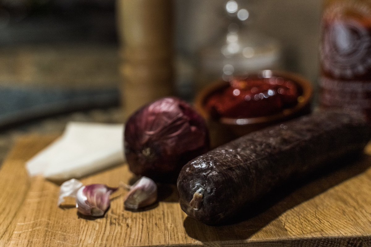 piperbeltz_'s tweet photo. Nueva #PiperReceta el domingo!
¿#piperbeltz bajo tierra?
En esta nueva receta que os presentaremos el domingo nos sumergimos en un lugar mágico: un calado tradicional de Rioja Alavesa excavado en el siglo XIX, en la que os deleitaremos con una receta muy suculenta y diferente https://t.co/tM0hap5BVp