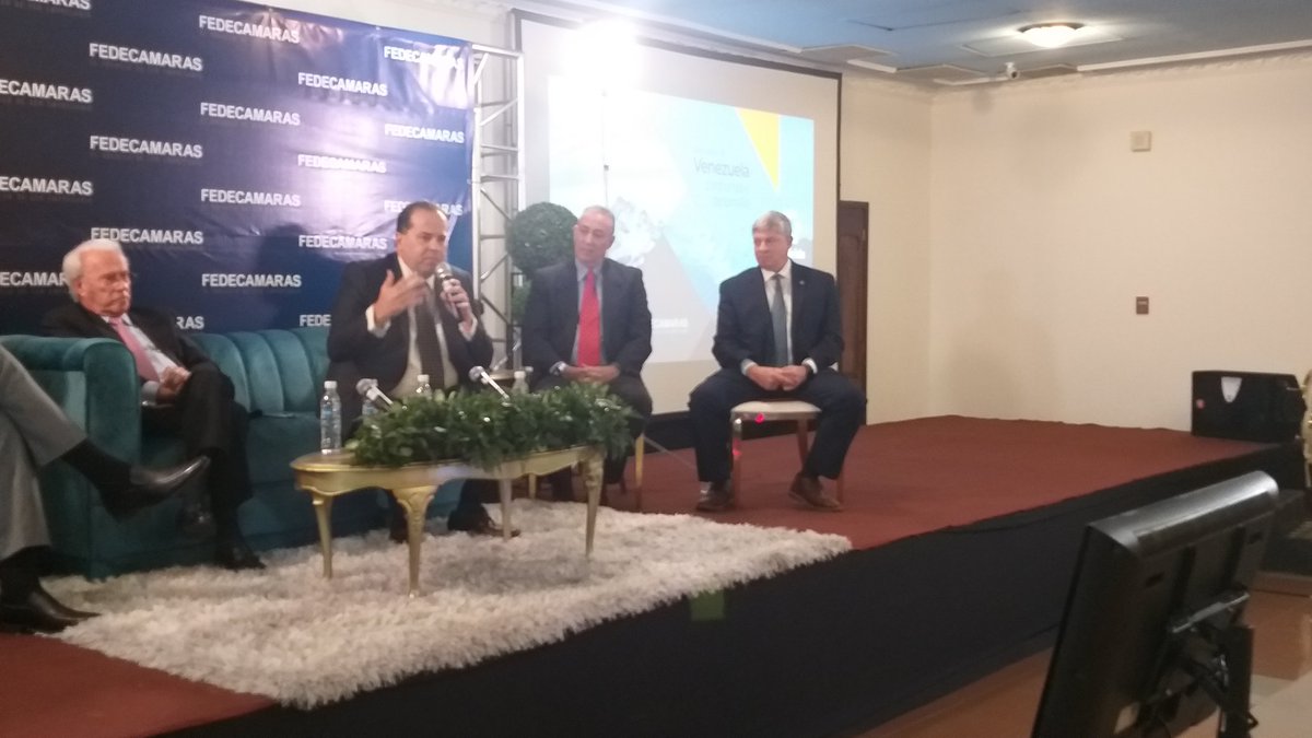 fedecamaras's tweet photo. #EnVivo sectores económicos: @RobertoeOrta, pdte @CamInmobiliaria; Pedro Marín, pdte @casetel1 y Enrique Madureri, pdte @CVConstruccion 
@adancelism @felipecontodo https://t.co/vQPBYHD5MS