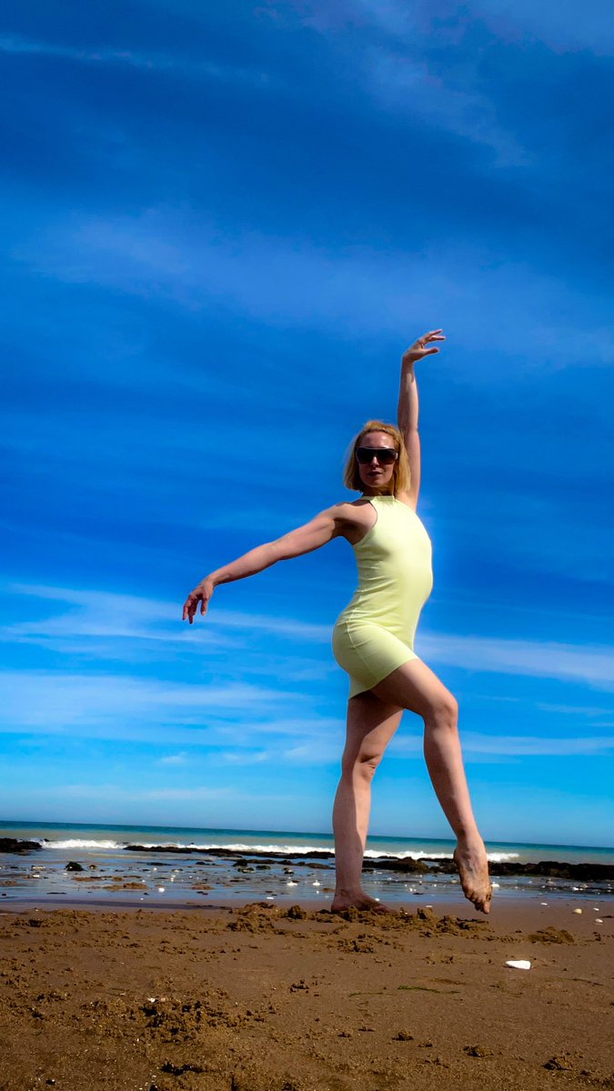 You heard from #TeamFabletics:
New VIP members can get 2 leggings for £24 AND up to 80% Off on single items using the  link in my bio: 
fabletics.co.uk/team-fabletics… 

VIP members also get free access to the Fabletics Fit App
#TeamFabletics #FableticsUK <a href="/Fabletics/">Fabletics</a> #Fitness #Workout