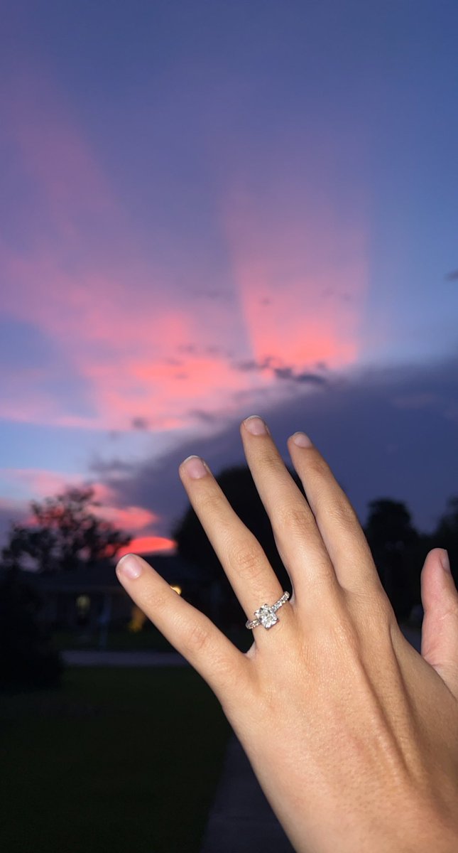 MolinaryAbby's tweet photo. 07/11/22
My best friend is engaged y’all!!!! 🥺 https://t.co/9JWjyMpece