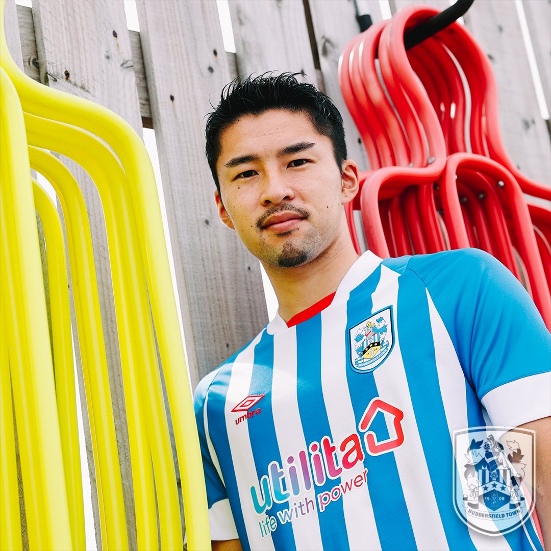 htafc's tweet photo. ようこそ、ハダースフィールド・タウンへ！🤩

#htafc | @Nkymyt | #TerrierSpirit https://t.co/q8EuFYVRQI