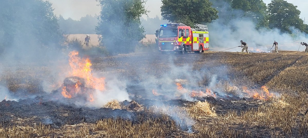 Six fire crews from Ipswich and surrounding area have been in attendance at a field fire this afternoon in #henley 🚒🔥 As the temperature rises please remember to be #wildfireaware and be careful when outside.