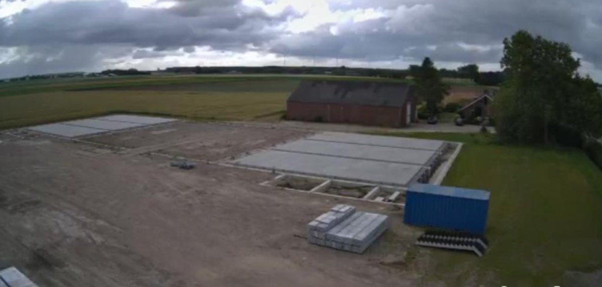 JosC0m's tweet photo. Bovenbouw bewaarloods Langeweg gaat van start. Zeer benieuwd of het uiterlijk wat bedacht is er zo uitkomt. Mooi als opdrachtgever wat extra’s wil doen. Ontwerp, bouwbegeleiding @DLVadvies https://t.co/lGUoBiUOgn