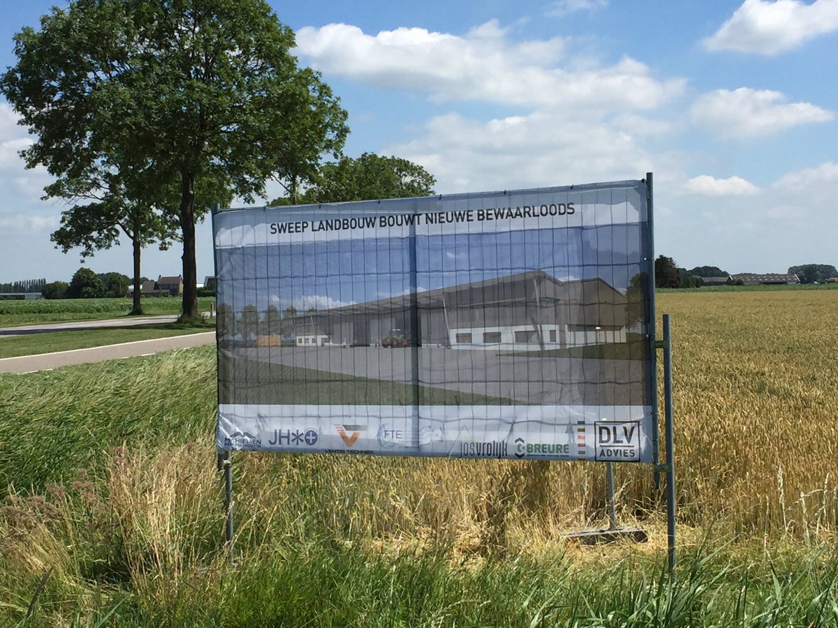 JosC0m's tweet photo. Bovenbouw bewaarloods Langeweg gaat van start. Zeer benieuwd of het uiterlijk wat bedacht is er zo uitkomt. Mooi als opdrachtgever wat extra’s wil doen. Ontwerp, bouwbegeleiding @DLVadvies https://t.co/lGUoBiUOgn
