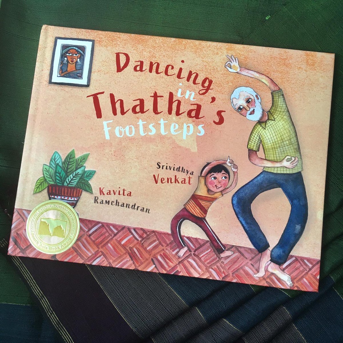 YaliBooks's tweet image. We are absolutely delighted to announce that DANCING IN THATHA’S FOOTSTEPS is this year’s South Asia Book Award Winner for Younger Readers! Join us in congratulating the creative duo of @VenkatSrividhya and @we_makebelieve for bringing this heartwarming story to life👏🏽👏🏽👏🏽👏🏽👏🏽