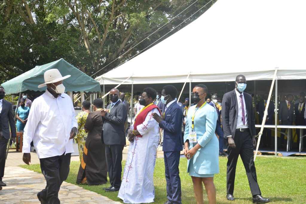 obaldanzy's tweet photo. I want to wholeheartedly thank my boss and President Gen. @KagutaMuseveni for his commitment to youth issues. He launched the 1Million Nxt Level &amp; Pledged to be a #Bingwa. Today while listening to a presentation at the AU, I was excited when his photo was flashed while signing! https://t.co/vfj1vowB06