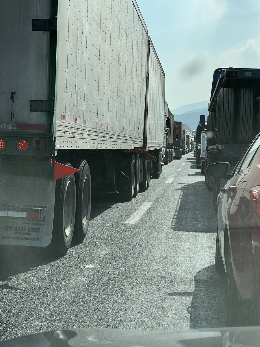 Marco_Yanezz's tweet photo. Tráfico completamente parado en autopista @autopistasalmty  llevo 2 horas , eviten autopista cuota dirección Saltillo-Monterrey https://t.co/Rs2lse7hNO