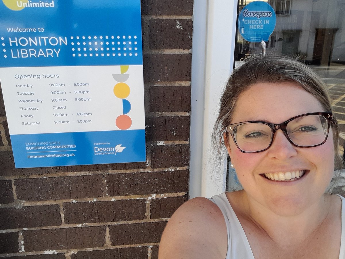 EmilysinDevon's tweet image. First library visit today #newjob.... 1 down.... 53 to go! @HonitonLibrary have set the bar high with Linda's homemade cinnamon buns... not saying I will have favourites... #willworkforcake @LibrariesUnLtd