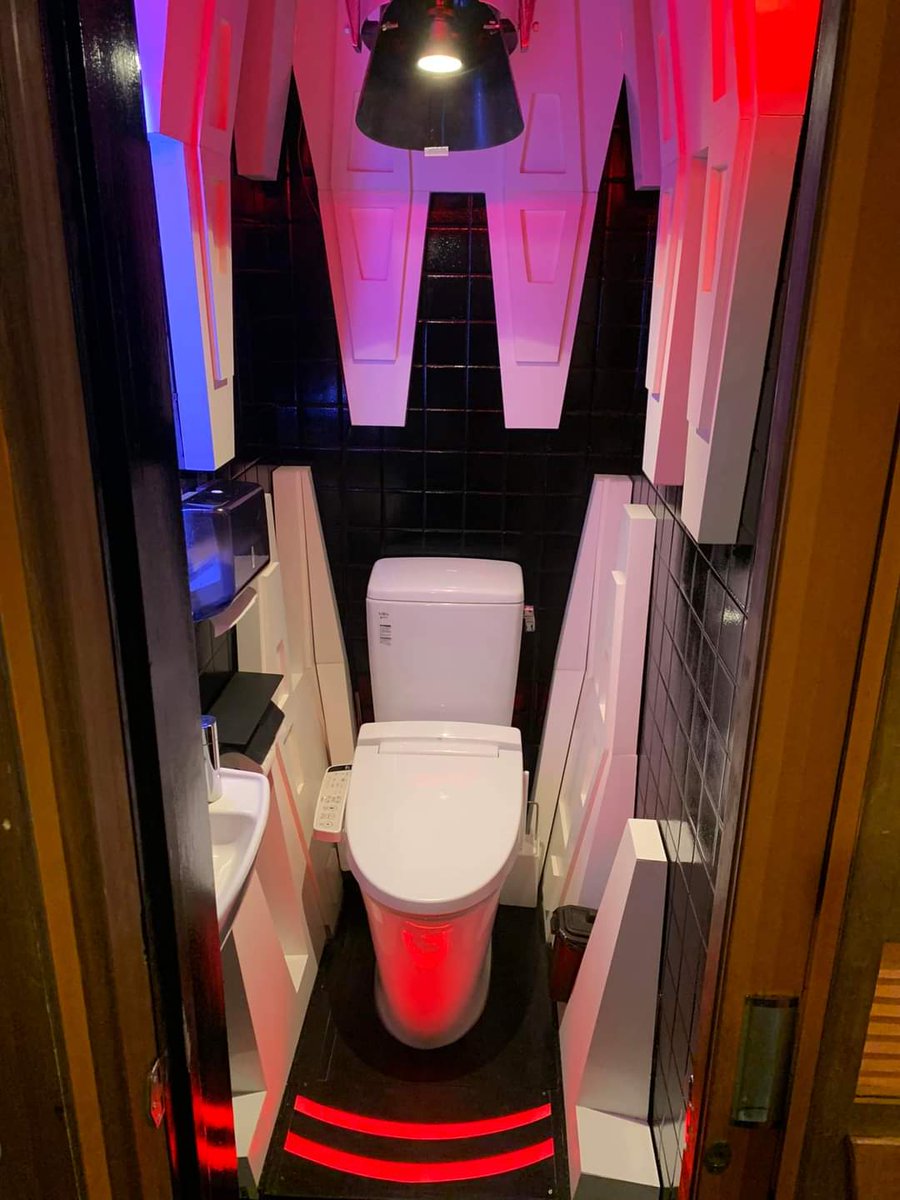 Ky1eKatarn's tweet photo. A throne fit for a Sith https://t.co/LVds7rPNzQ