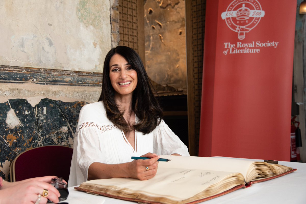 RSLiterature's tweet photo. We wanted to congratulate all of the amazing #RSLOpen Fellows inducted this year, some of whom signed the Roll Book this Tuesday๐๏ธ
First up is @sulaimanaddonia, @arshi_mona, @pollyrowena & Rachael Boast!
โณ Nominations are still open until Sunday: https://t.co/tLFMIPVw5u https://t.co/sw3ulC9iHv