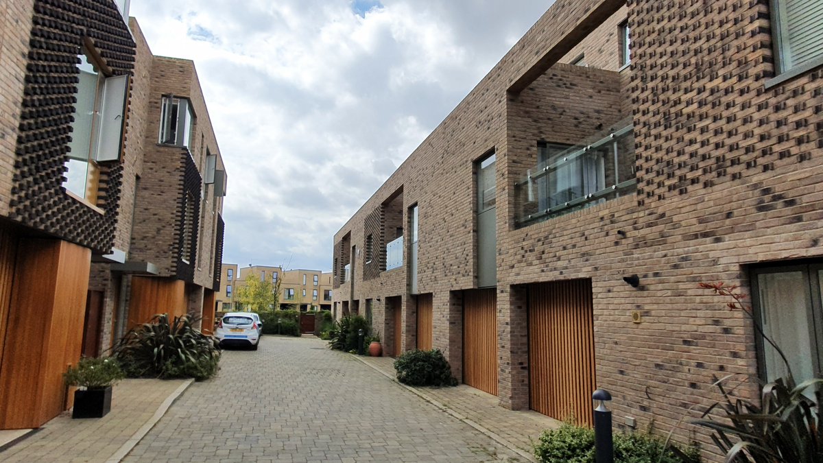JTUrbanDesign's tweet photo. Cambridge.  The dominance of the car within the public realm is greatly reduced by integrating in-curtilage parking within building envelopes.  A more efficient use of space (ie compact housing).  But there is a tipping point where garages become overly dominant. https://t.co/vVXoHckvEA