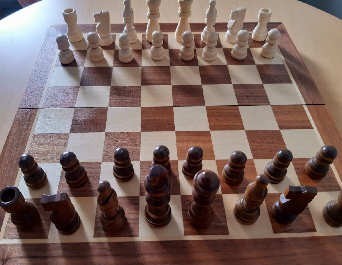 Yksi syy, miksi tykkään mun työstä, on se, että opin joka viikko jotain uutta. Tällä viikolla opin shakkia! #töissärisessä