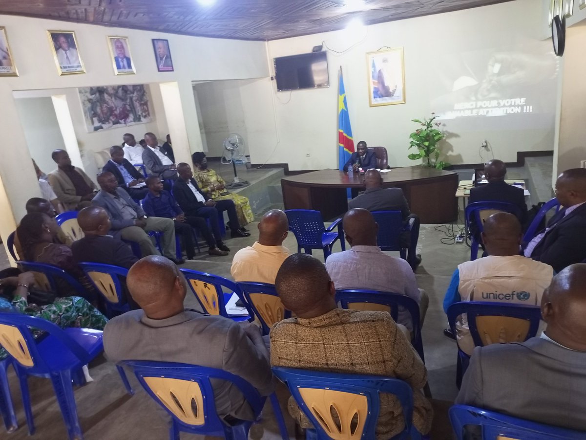 WickotJohn's tweet photo. La Province du Maniema plébiscitée première Province en Poliomyélite. Le Gouverneur ai AFANI IDRISSA MANGALA tient une réunion d'urgence en faveur d'une campagne de riposte. @OMSRDCONGO , @UNICEFDRC , https://t.co/VI3Qz5kXIS