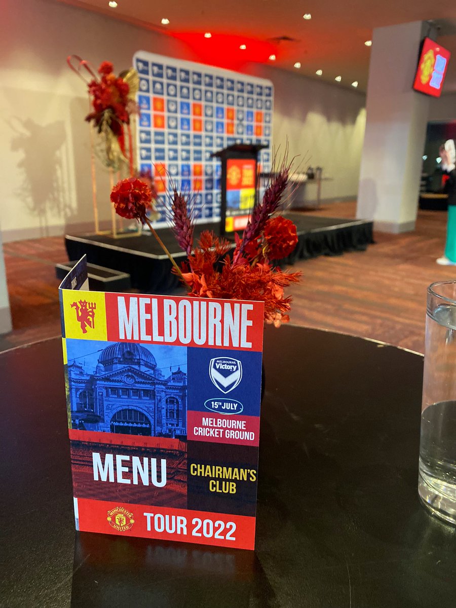 gracegill9's tweet photo. A pleasure to MC the Chairman’s Club event tonight at the MCG for the match between @ManUtd & @gomvfc - and what an honour to interview an absolute legend of the game, Bryan Robson 🤩 #MUFC #MVC #MUTOUR2022 #MVFCvMUFC https://t.co/rF2qDF5BMj