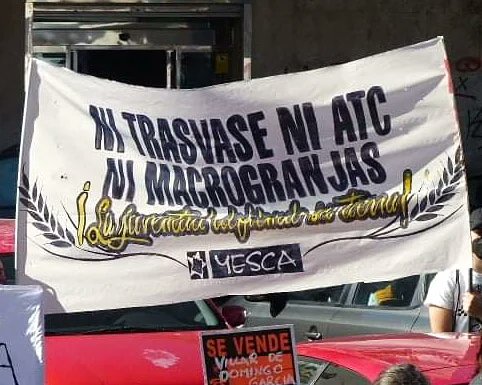 YescaCuenca's tweet photo. El PP sigue con su empeño de seguir con la construcción del cementerio nuclear en Villar de Cañas. La juventud revolucionaria conquense seguiremos luchando para que este proyecto nocivo para nuestra tierra no se lleve a cabo.
Ni trasvase, ni ATC, ni macrogranjas.
#StopATC https://t.co/gvvhY4cuZp