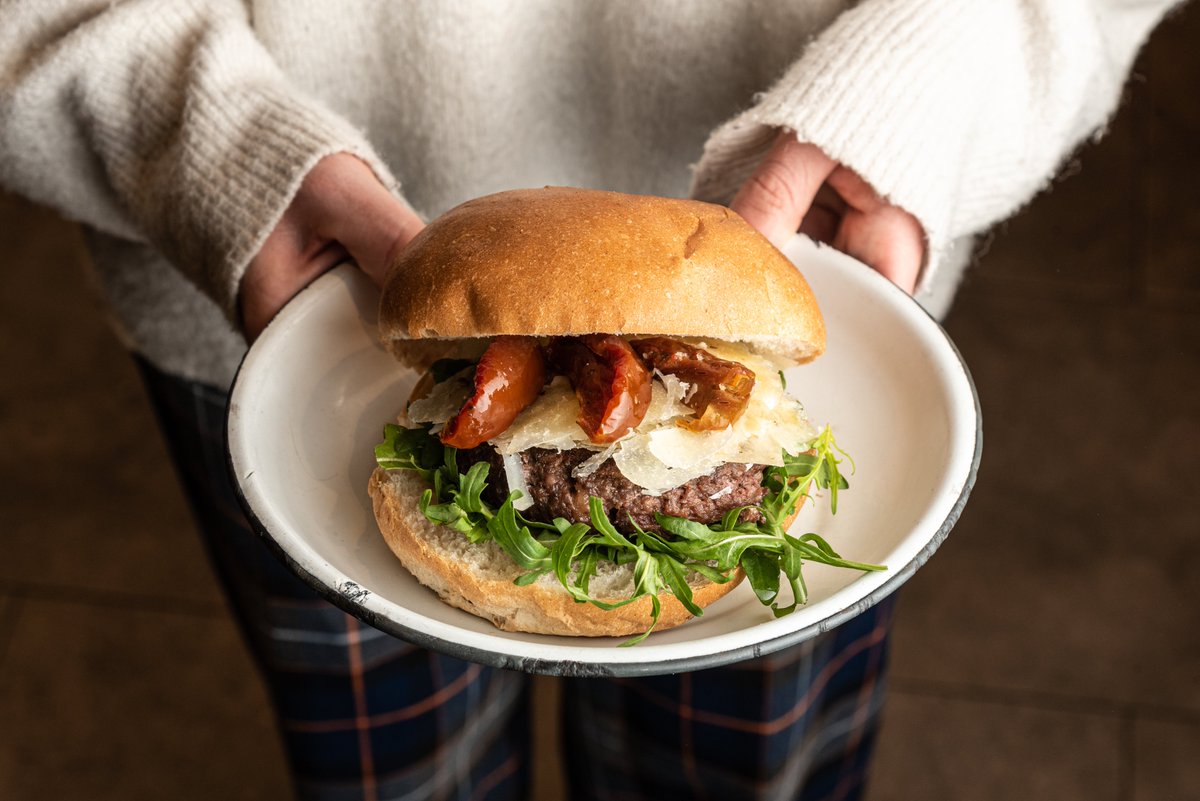 Así empezamos nosotros el fin de semana 😎

Hasta el domingo, La Ilegal, la Edén y la Boom BBQ al 50% en nuestra App 🤪

📲 Descárgatela en el link de nuestra bio.
