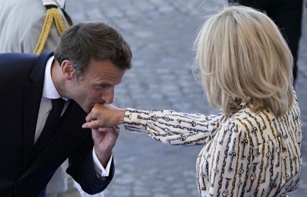 ❗️Pour les rageux qui s’offusquent de la robe de Brigitte Macron alors qu’elle lui a été prêtée pour promouvoir la marque française dans le monde entier 
#BrigitteMacron #Macron #14Juillet2022 #14Juillet