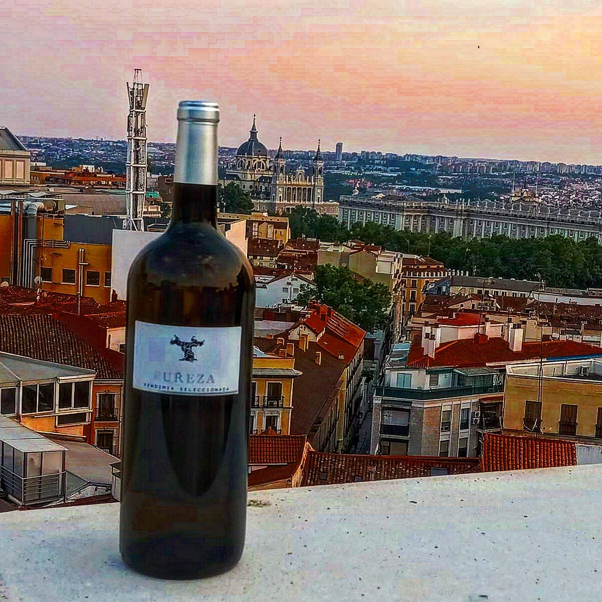 BodegasCardena's tweet photo. Madrid se come,Madrid se bebe.
Éxito del PUREZA BLANCO en Madrid.
Puedes pedirlo y disfrutar de él a través de nuestra web👇:
Bodegas Cardeña o en nuestra tienda física en Navas del Rey en C/Paseo del Castillo Enrique IV N°1 donde estamos de 10:00 a 14:00 de viernes a domingos https://t.co/1dlDkvgcq1