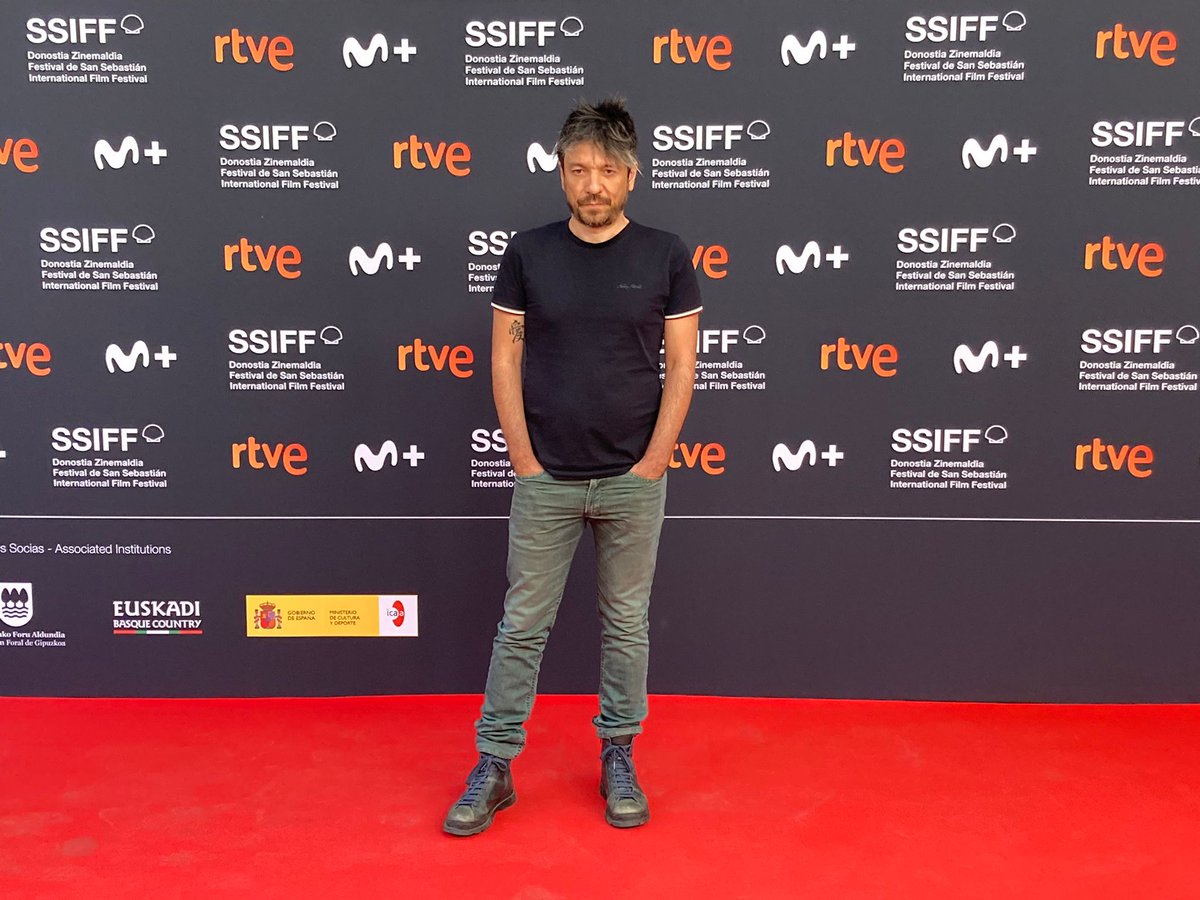 #LosRenglonesTorcidosDeDios clausurará la sección #Perlak fuera de concurso del <a href="/sansebastianfes/">Donostia Zinemaldia - Festival de San Sebastián</a>.

🎬 La adaptación de la novela homónima de Torcuato Luca de Tena, dirigida por Oriol Paulo y protagonizada por <a href="/Barbara_Lennie/">Barbara Lennie</a> y <a href="/edu_fernanndez/">Eduard Fernández</a>.

#70SSIFF