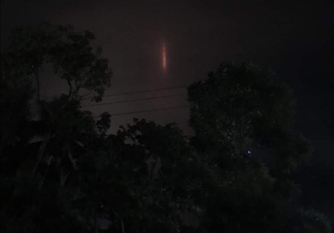 patiflorencia's tweet photo. El cometa C/2017 K2 (PanSTARRS) nos estará acompañando a partir de este 14 de julio. Desde medianoche lo observamos como una mancha roja en el cielo, a pesar de estar nublado en la zona norveracruzana y aquí en Cd. Madero,Tam. Fue una maravilla! Les dejo las fotos 🤗 https://t.co/Ll7PWQch4Q