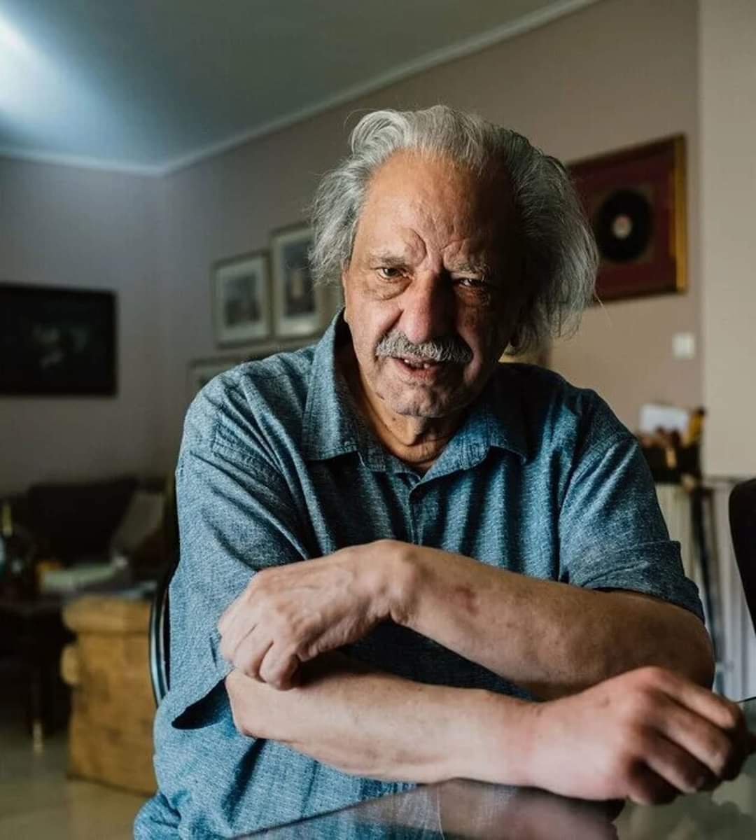 finklin5's tweet photo. Η δήλωση του Κώστα Φέρρη για τον Λιγνάδη:
«Εκείνο που με τρομάζει περισσότερο, είναι η ανάδειξή του από πληθώρα Αυλοκολάκων, Σφουγγοκωλάριων και Σουσούδων, σε… μέγιστο καλλιτέχνη, ανυπέρβλητο ηθοποιό, μοναδικό σκηνοθέτη! Ακόμα και… θεωρητικό θεατρολόγο, που ξεπερνάει έναν https://t.co/7tdroIMfib