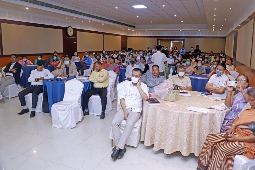EastImphal's tweet photo. A one-day long Stakeholders’ Consultations Meet of ImphalEastDistrict under District as Export Hub(DEH) Scheme held today.District Administration I/E is thankful to DGFT,Mo Com&amp;Industry for this initiative to empower local weavers,artisans,farmers&amp; producers of the District&amp;State https://t.co/vmsOeolfRS