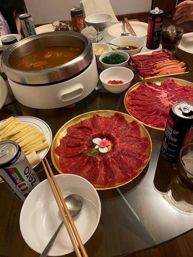 niallsnutty's tweet photo. My Favorite Hot Pot for Dinner😋 https://t.co/3r5kpTtkNy