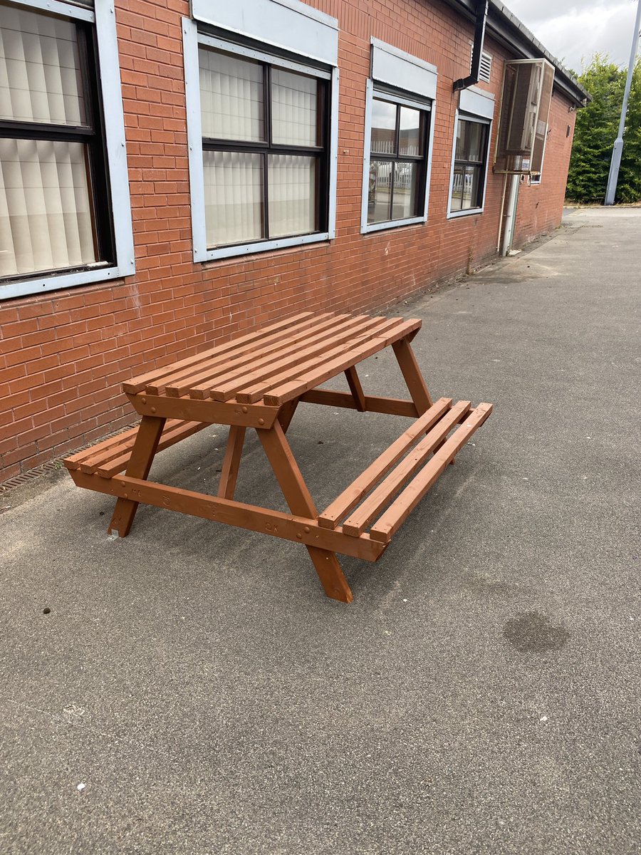 IanWilliams_1's tweet photo. Picnic bench built, finished, stained, and fixed by students of @All_Saints_CHS while studying at the new @ForHousing Skills Centre in Stockbridge Village, offering an alternative education to Key Stage 4 students from Merseyside and Cheshire 🪚🔨🎨🔋🪛🔩🔧 https://t.co/rMMHPjS8i2