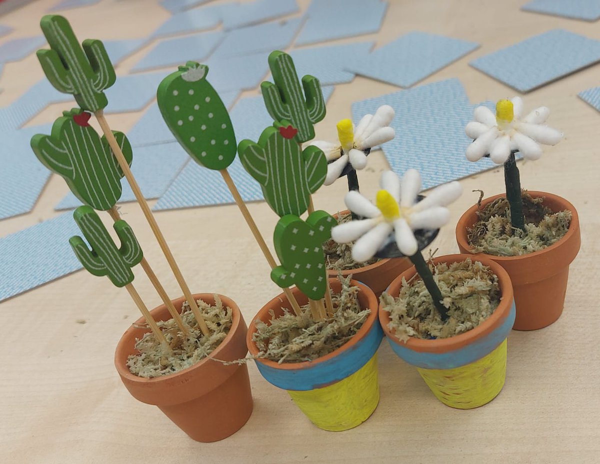 Meet Try Learn activity,ESOL Assessments,housing and education support, advice and signposting were all available today at our new Holmfirth Library drop in every Friday 10-12 - available for new arrivals, Asylum Seekers, Refugees and Migrants♡!@ChristinaSimpk6 <a href="/kirkleeswelcome/">#Kirkleeswelcomes</a>