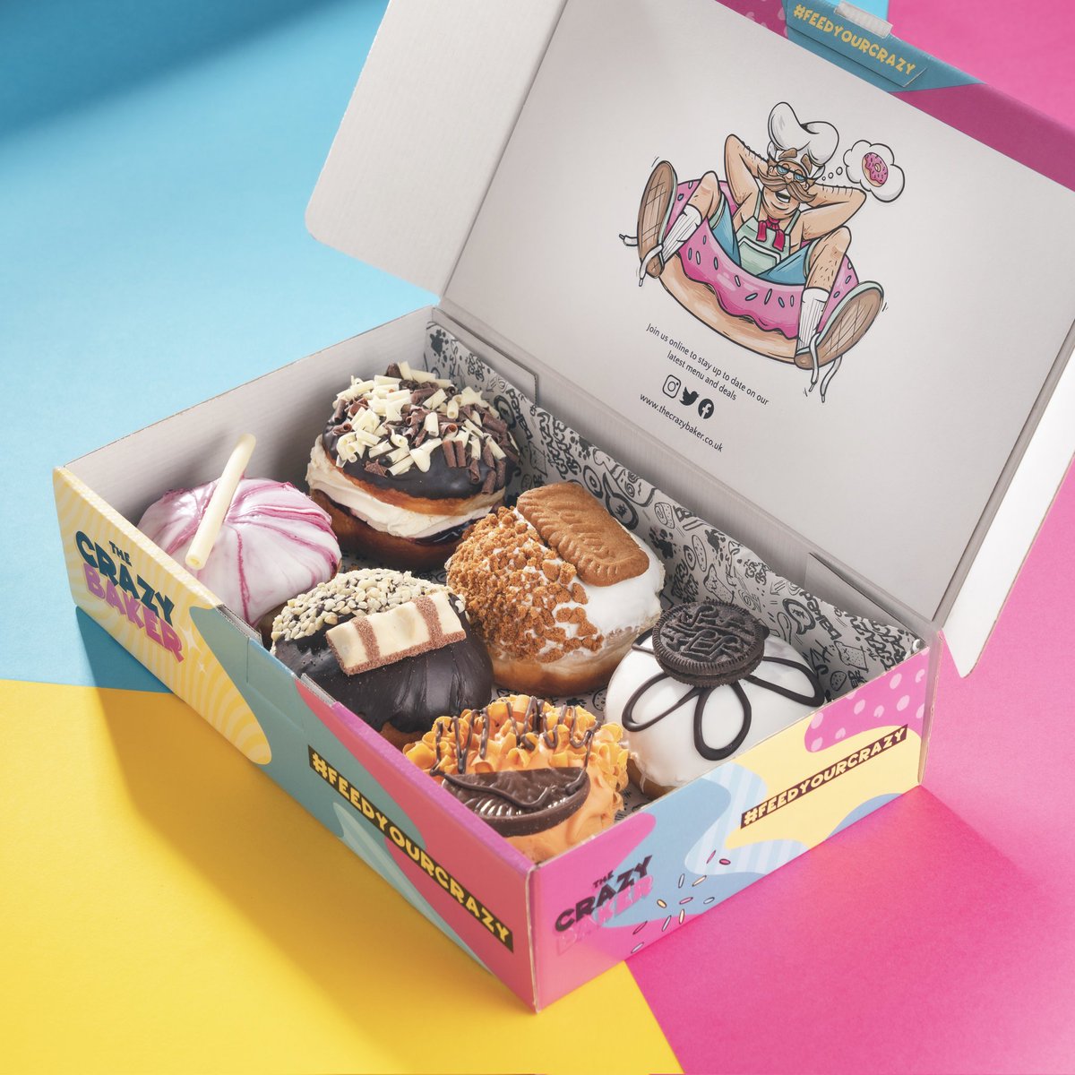 Thecrazybaker2's tweet photo. 👨‍🏫👩‍🏫   YES SIR! 👨‍🏫👩‍🏫 
Do you #Love your #Teacher? How #Thrilled would he or she be to #receive this #incredible box of our #doughnuts? 

Image shows #BlackForestGateaux #RaspberryRipple #KinderBueno #LotusBiscoff #TerrysChocolateOrange #Oreo 

https://t.co/v5Vu8u5wt2 https://t.co/BG6QPdf0SM