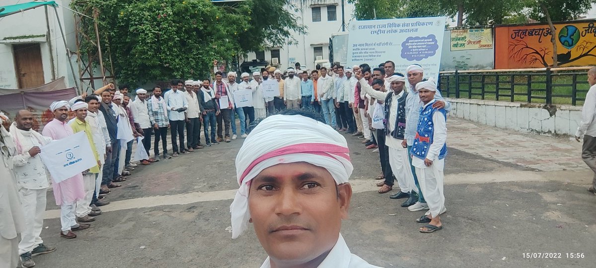 जिला मुख्यालय डुंगरपर राजस्थान में भीलप्रदेश मुक्ति मोर्चा के आह्वान पर ज्ञापन दिया गया चार राज्यो के खंड स्तर पर दिया जा रहा है हमारे पुरखो और संस्कृति के आधार से भीलप्रदेश राज्य जल्द बनावे 
#भीलप्रदेश🏹
<a href="/rashtrapatibhvn/">President of India</a> 
<a href="/PMOIndia/">PMO India</a> 
<a href="/GovernorRaj/">Governor Raj</a> 
<a href="/RajCMO/">CMO Rajasthan</a> 
<a href="/ndtv/">NDTV</a> 
<a href="/TOIIndiaNews/">TOI India</a>