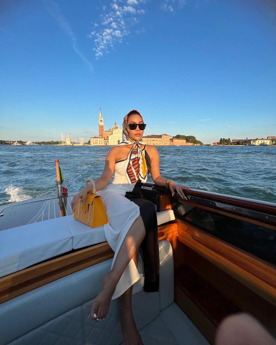 MariaChike's tweet photo. Venezia- city of floating love 💕 https://t.co/V4BtkLFgvB