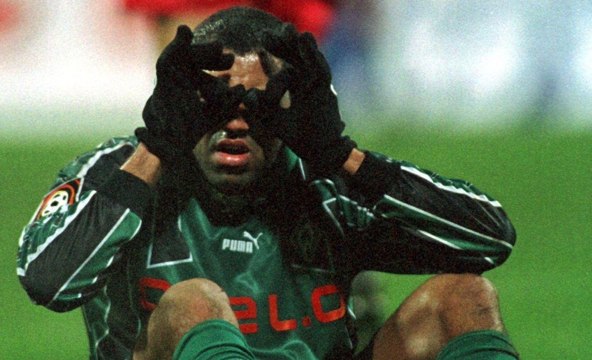 RetroSVW's tweet photo. 👓 Ailton #Werder 1999/00 https://t.co/clGM6yw66Z