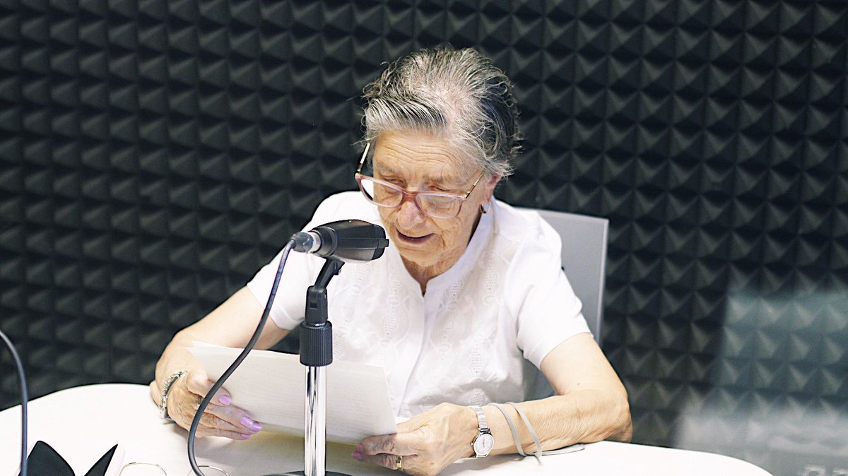 torrebarrinalh's tweet photo. Pausada i tranquil·la. Amb una gran capacitat de concentració, la Pilar ens cedeix un tresor: la seva veu.

Col·labora en un projecte d'innovació social per generar una experiència d'empatia vers l'impacte de les tecnologies en la vida quotidiana de les persones grans. 

#LH6_0 https://t.co/3zTOQ12hQ3