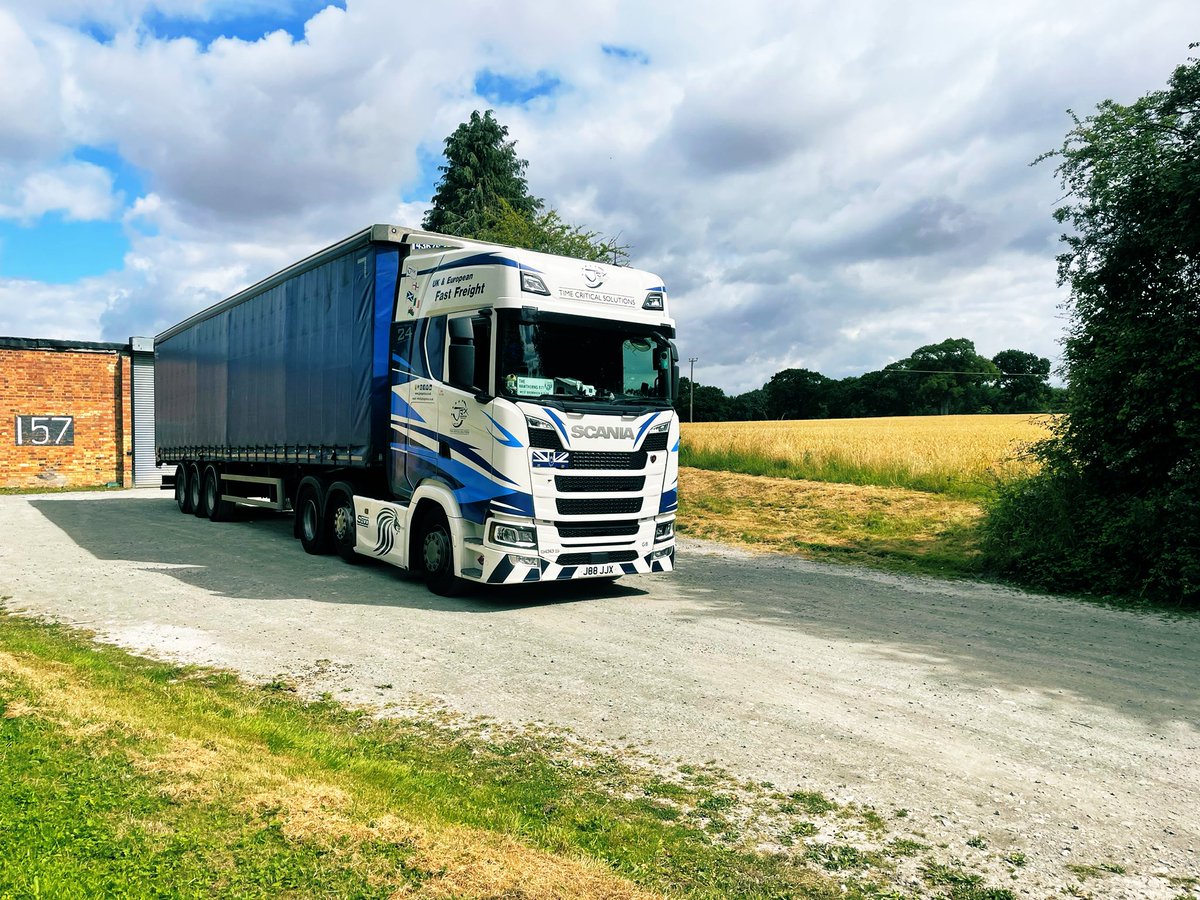 sidpickin81's tweet photo. Nice rural collection to take to Ellesmere Port @JJXLogistics #princeofpensnett #j88jjx #fridayfeeeling https://t.co/70bRzoO2Re
