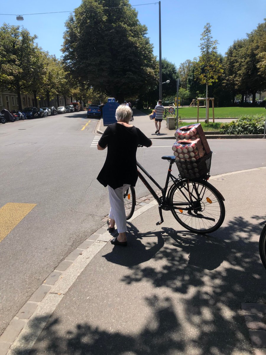 BaselCars's tweet image. 48 beers? Not a problem. #policysuccess #Basel #SUV #autofrei