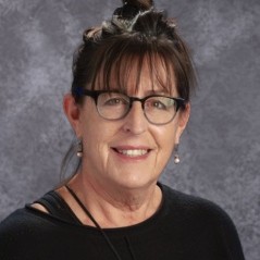 CUSD200's tweet photo. Congratulations to Loren Sutton from Pleasant Hill Elementary on your retirement! Thank you for 14 years of dedicated service! #YourCommunitySchools https://t.co/zREMCX1RUL