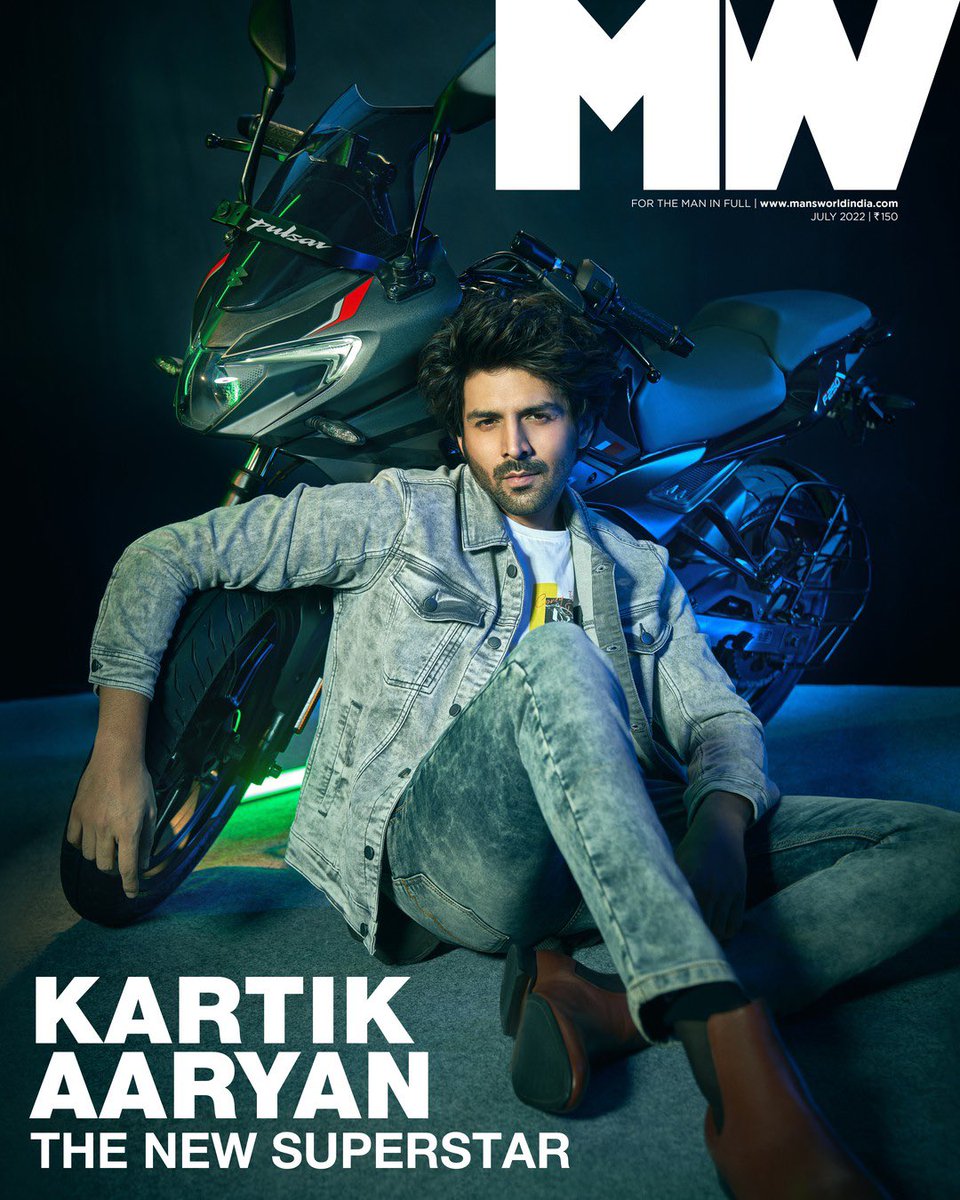 SpiceSocial1's tweet photo. The Box-office Shehzada, @TheAaryanKartik packs a punch on the latest cover of @mansworldindia. 🔥
#SpiceSocial #SpiceAtWork #KartikAaryan #LoverBoy #MagazineCover #Kartikaaryanfans #kartikaaryanforever #coverstar #ArjunPathak #koki #bollywoodhero #Shehzada #magazine #bollywood https://t.co/PAeO9UR9iM