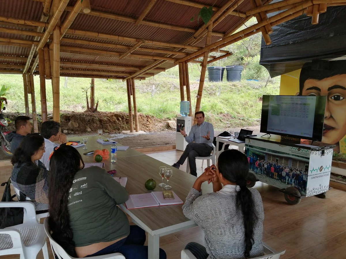 loicfrei's tweet photo. En ASOPEP, @acodea_ y @CoopsAgroES, a través del gran Tomás Rojas, presentamos las conclusiones de nuestra Asesoria Financiera. Los caficultores del Sur del Tolima en Colombia forman parte de una Asociación sostenible e inclusiva. Merci @AFD_es &amp; @FFP_AgriCord pour le soutien ! https://t.co/SfFTGsblLj