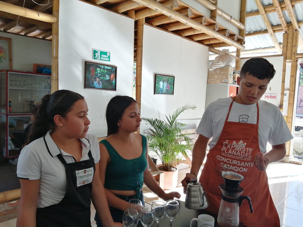 loicfrei's tweet photo. En ASOPEP, @acodea_ y @CoopsAgroES, a través del gran Tomás Rojas, presentamos las conclusiones de nuestra Asesoria Financiera. Los caficultores del Sur del Tolima en Colombia forman parte de una Asociación sostenible e inclusiva. Merci @AFD_es &amp; @FFP_AgriCord pour le soutien ! https://t.co/SfFTGsblLj