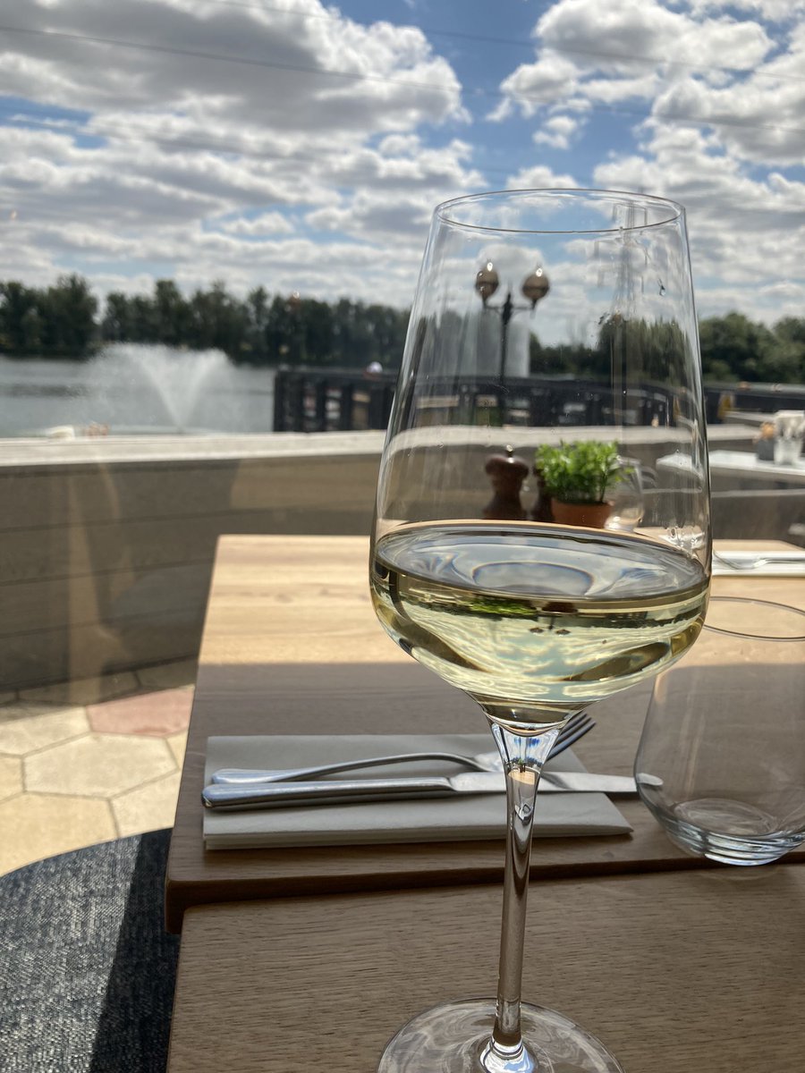 Graduation day #arugrad <a href="/AngliaRuskin/">ARU</a> fantastic event. Now for a celebratory drink and Spa Weekend 🥰 #clevergirl  #bringonthemasters <a href="/coopukcolleague/">Co-op Colleagues</a> #coopcolleagues