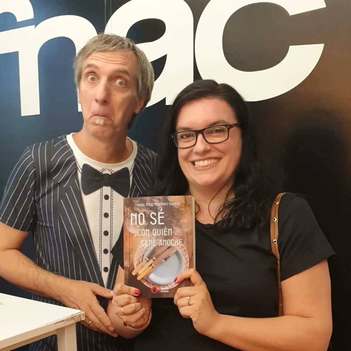 Van_yepes's tweet photo. Ayer tuve el honor de presentar a Miguel Ángel F. Siguero y su novela NO SÉ CON QUIÉN CENÉ ANOCHE en el Fnac de Goya. @chespiriano @edcamelot @Fnac_ESP #Presentación #noseconquienceneanoche #libros #LibrosRecomendados #Lectores https://t.co/lm1py5RDsr